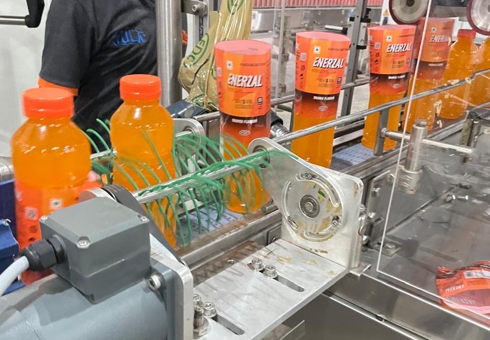 PET Juice Line is ideal for products that require higher temperatures for processing, such as juices, ORS, and other hydration drinks. Key features in